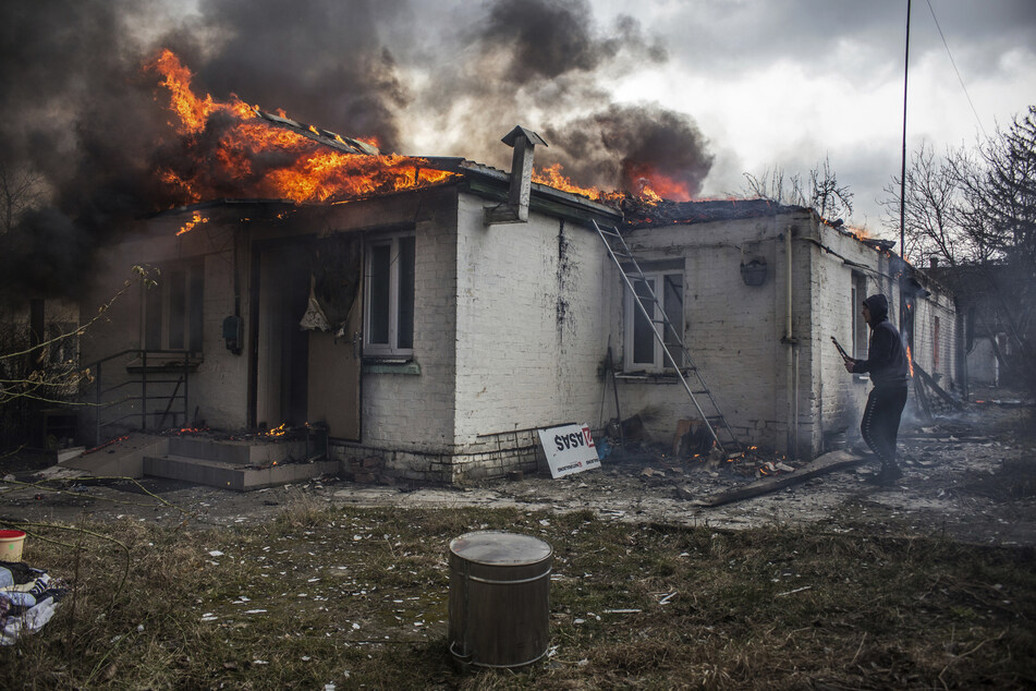 In Irpin, einem Vorort von Kiew, wurde dieses Haus beschossen.