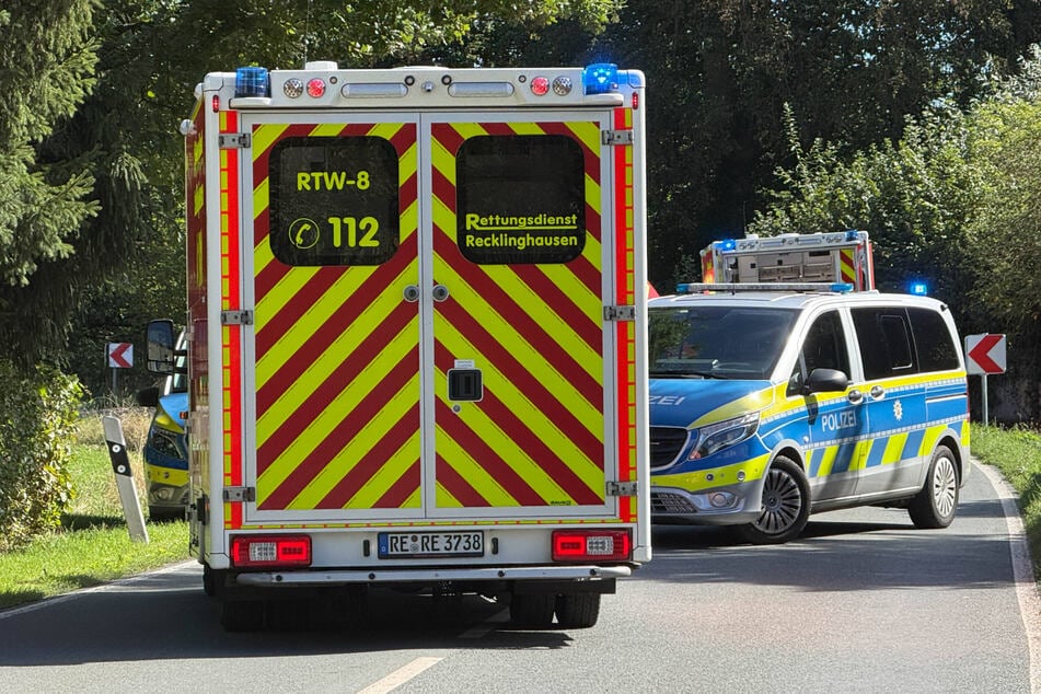 Polizei und Rettungskräfte vor Ort im Einsatz.
