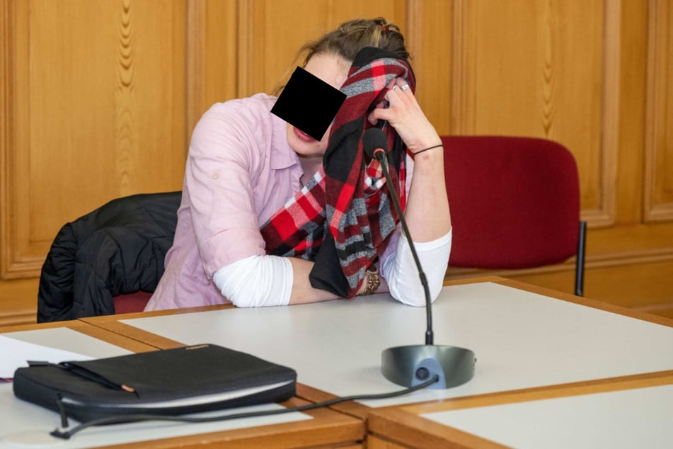 Michelle S. (27) soll mit ihrem roten Seat die Männer nach Mücka gefahren haben.