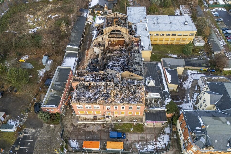 Zwölf Wochen sind geplant: Die Abrissarbeiten haben begonnen.