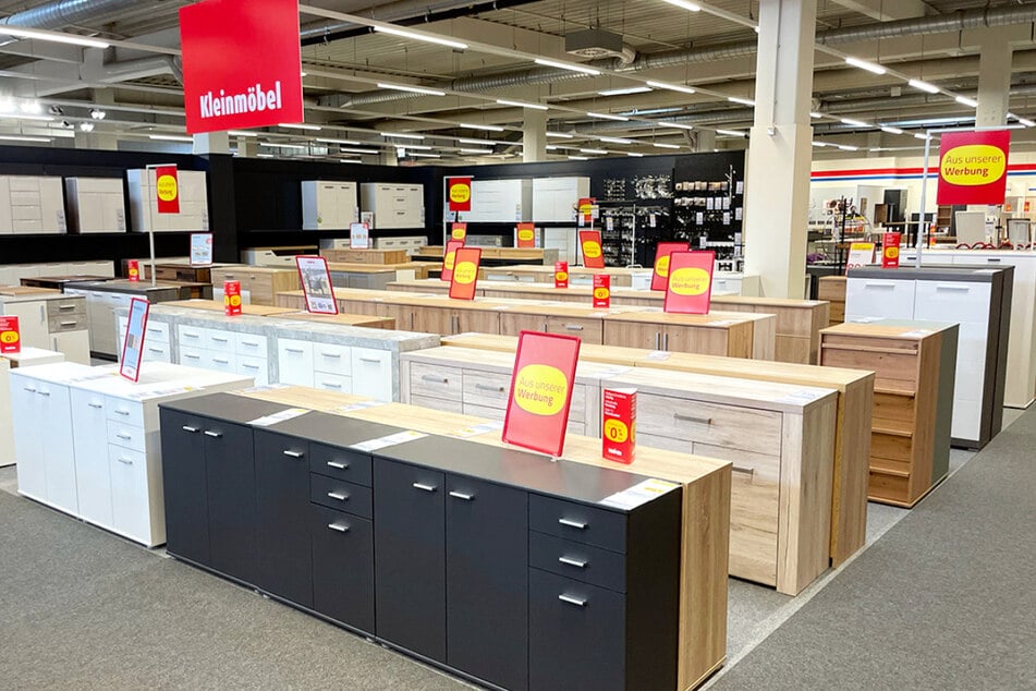Verrückt, was dieses Möbelhaus am Sonntag (4.1.) alles im Angebot hat