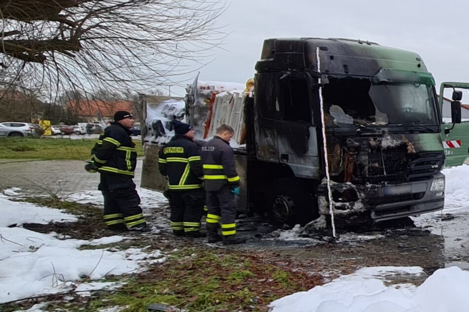Lkw in Nordsachsen in Brand gesetzt: Polizei ermittelt!