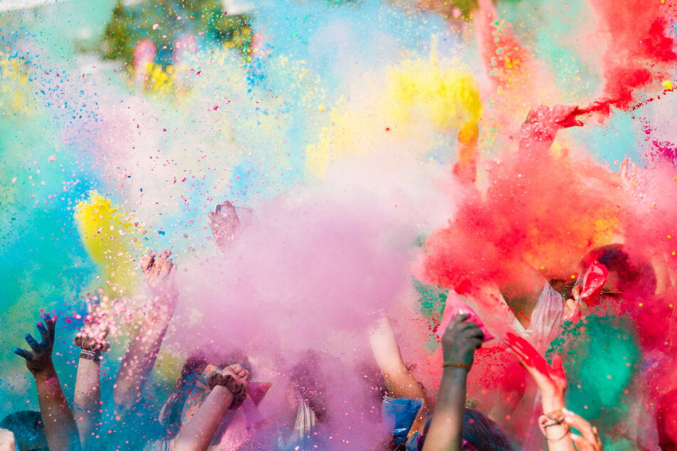 Auch in diesem Jahr kehrt das farbenfrohe Festival "Holi Festival of Colors" ins Bruno-Plache-Stadion zurück. (Symbolbild)