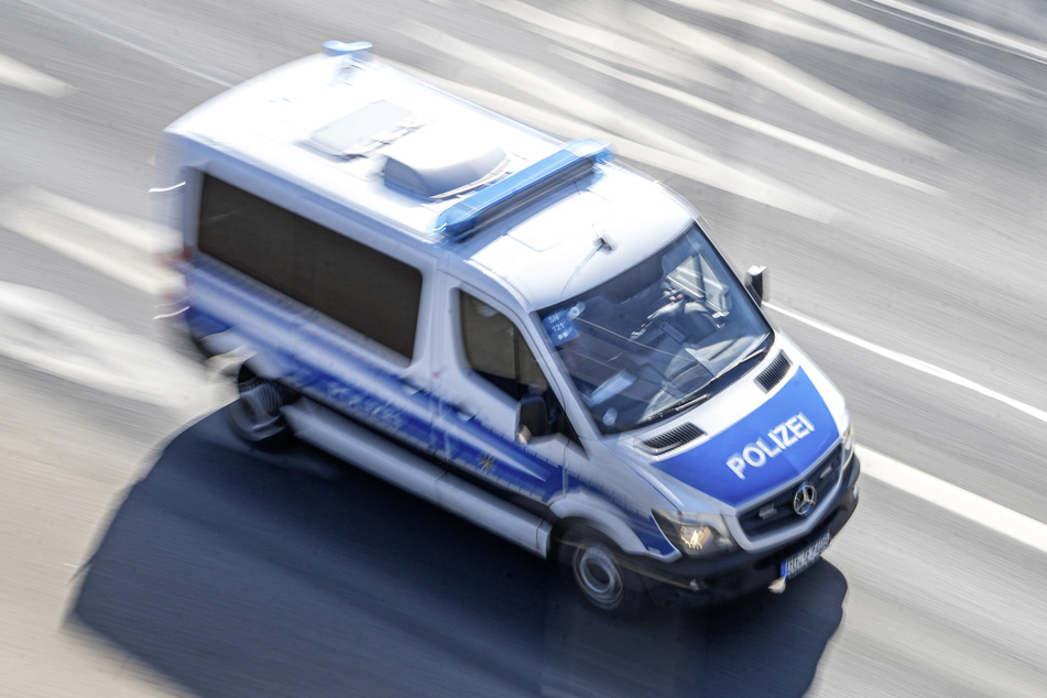 Die Kriminalpolizei ermittelt wegen schweren Raubs nach einem Überfall auf eine Dresdner Tankstelle. (Symbolbild)