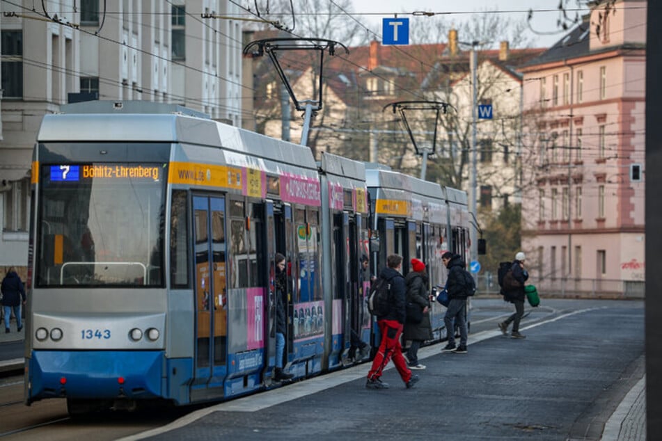 Im Zuge der Baumaßnahmen kommt es zu weiteren Einschränkungen des Auto- und Bahnverkehrs.
