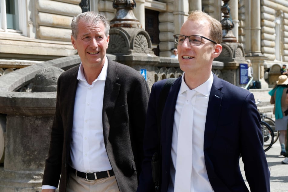 Blocks Ex-Mann Hensel (l.) neben seinem Anwalt Christoph Henckel. (Archivfoto)