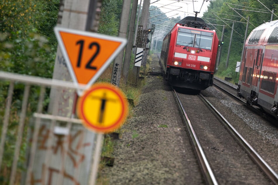 Am Freitag wurde der Zugverkehr zwischen Görlitz und Dresden kurzzeitig unterbrochen. (Symbolfoto)