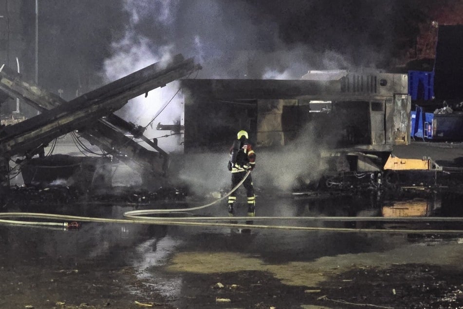 Die Flammen waren am frühen Mittwochmorgen gelöscht.