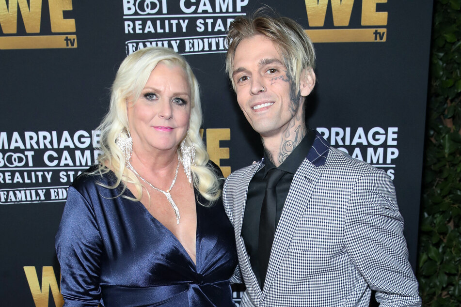 Aaron Carter's mom, Jane (l.), slammed the cops for what she says is an inadequate investigation into her son's death.