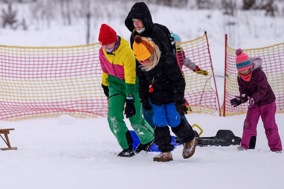 Wintersportler pilgern in den Harz: Schon jetzt viele Parkplätze dicht