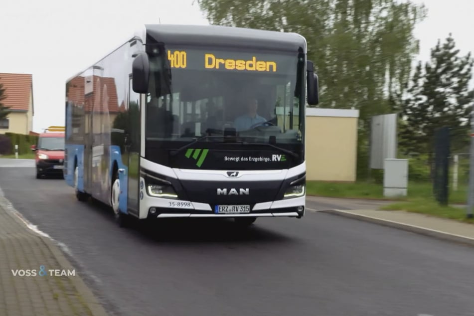 Die Linie 400 ist nicht nur die längste Nahverkehrsverbindung Sachsen, sondern auch mit einer kaum erklärbaren Regelung ausgestattet.