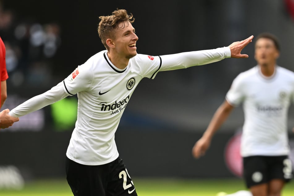 Im Trikot von Eintracht Frankfurt ging es für Flügelflitzer Jesper Lindström (24) eigentlich nur steil bergauf.