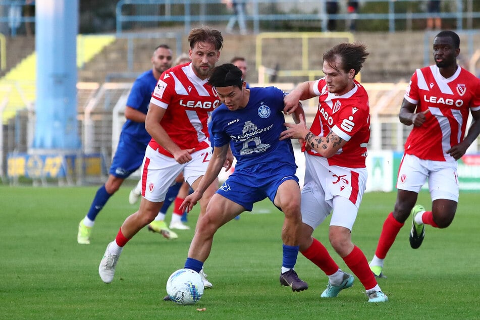Beide Teams zeigten ordentlich Spielfreude im ersten Durchgang. Die Gäste gingen schließlich mit 1:0 in Führung.