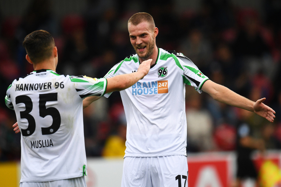 Marvin Ducksch (27, r.) verlässt Hannover 96 nach zwei erfolgreichen Spielzeiten und soll nun in Bremen für die nötigen Tore sorgen.