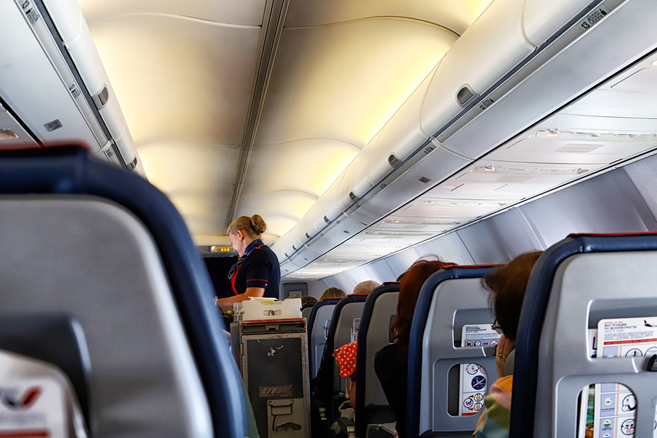Kurioser Rechtsfall: Frau verbrennt sich im Flugzeug an Suppe und verlangt Schmerzensgeld