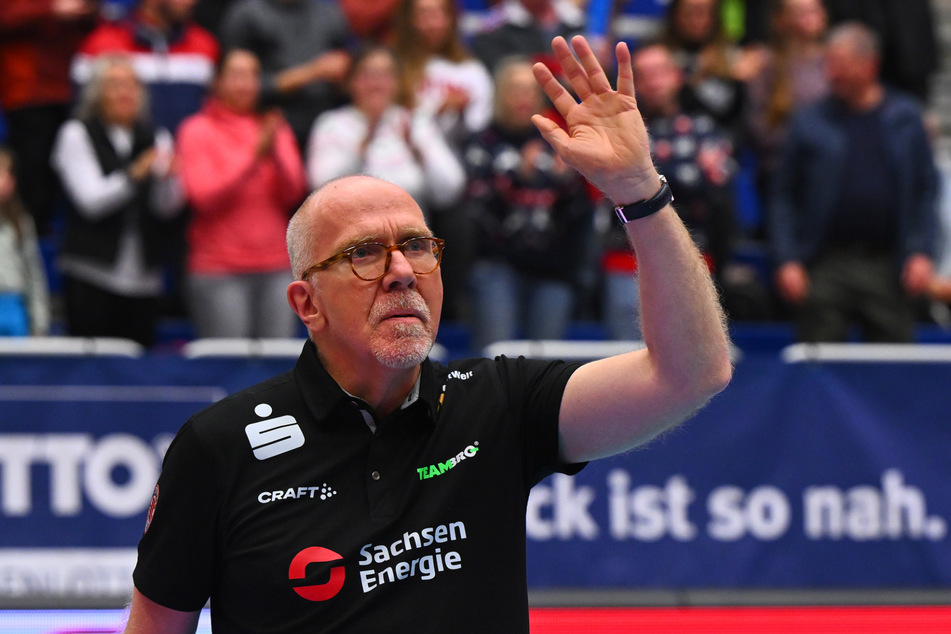 Wolfgang Söllner winkte den applaudierenden Fans zu.
