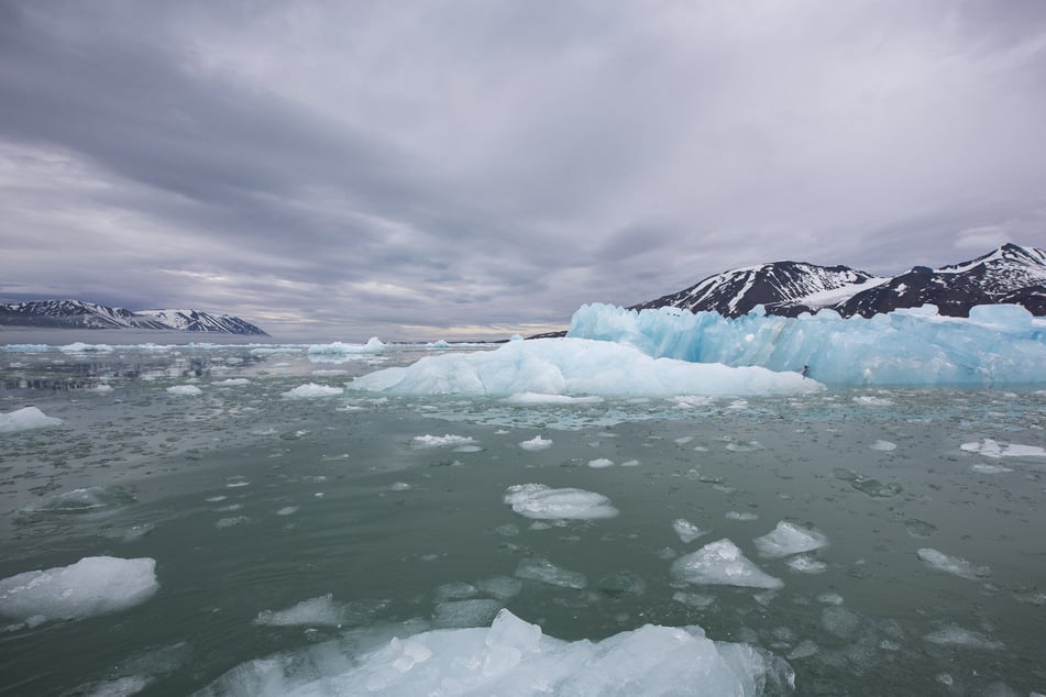 Dass Permafrost empfindlich ist, zeigten Wissenschaftler in einer Studie. Sie sehen einen Zusammenhang zwischen dem Schmelzen des Arktis-Eises und dem Aufweichen dieses Bodens. (Symbolbild)