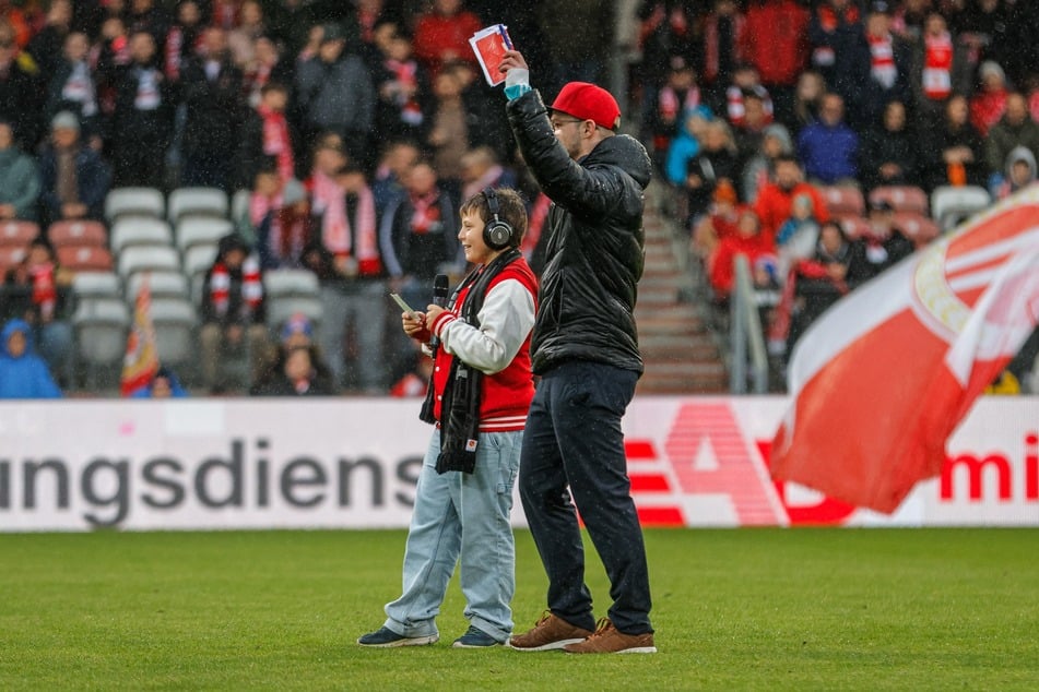 Cool wie ein Profi: Leon (9, l.) heizte am Samstag das LEAG Energie Stadion ein.