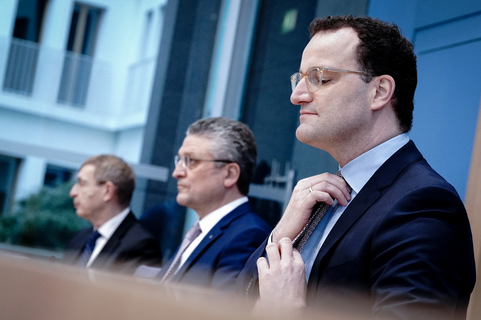 Jens Spahn (40, CDU) bei einer Pressekonferenz zur aktuellen Lage in der Corona-Pandemie in der Bundespressekonferenz.