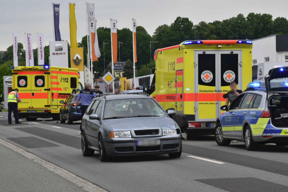 Zahlreiche Helfer konnten vor Ort nichts mehr für die Frau tun.
