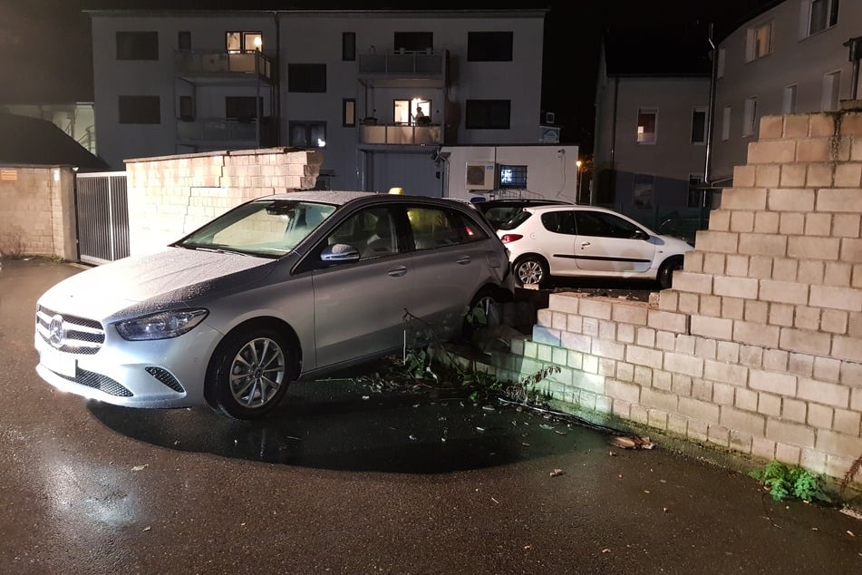 Das Unfallauto wurde nach dem Aufräumarbeiten abgeschleppt.