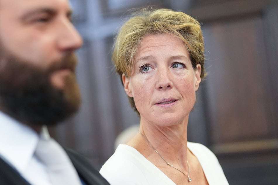 Christina Block (52) mit ihrem Anwalt Ingo Bott (43). Der Steakhouse-Erbin wird vorgeworfen, die Entführung ihrer beiden Kinder in Auftrag gegeben zu haben.