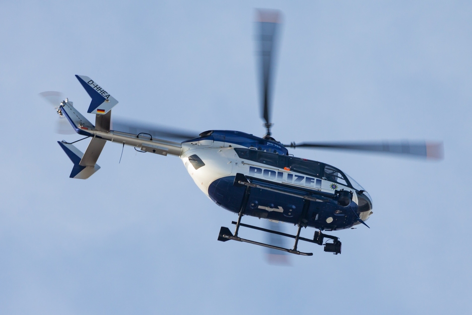 Auch ein Polizeihubschrauber kam zum Einsatz. (Symbolfoto)