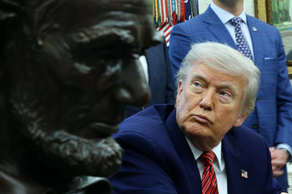 President Donald Trump on Friday threatened Apple and other smartphone manufacturers with a 25% tariff unless their devices are built in the US.