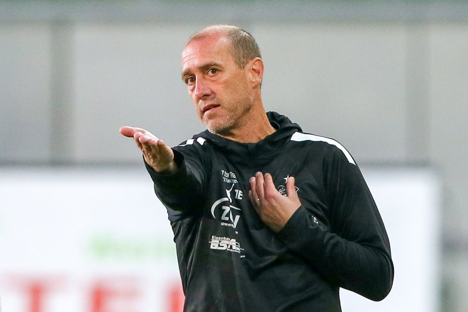 Zwickaus Trainer Joe Enochs (50) kennt das mittlerweile leider zur Genüge - eine entspannte Saison gibt es mit dem FSV Zwickau offenbar nicht.