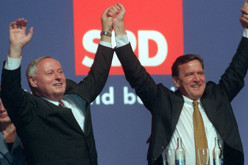 In alter Feindschaft: Oskar Lafontaine (80, links) und Altkanzler Gerhard Schröder (79) haben sich nach über 24 Jahren Streit wieder vertragen. (Archivbild)