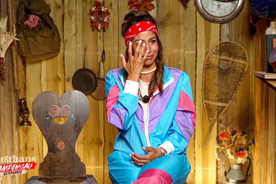 Eva (33) kriegt auch bei der Reunion ihr Fett weg - obwohl sie nicht mal vor Ort ist.