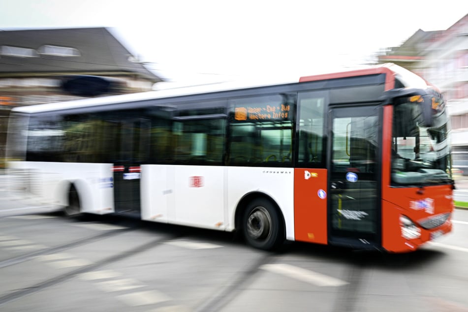 Mike Tyson lässt grüßen! Mann beißt Jugendlichem bei Streit in Bus Ohr ab