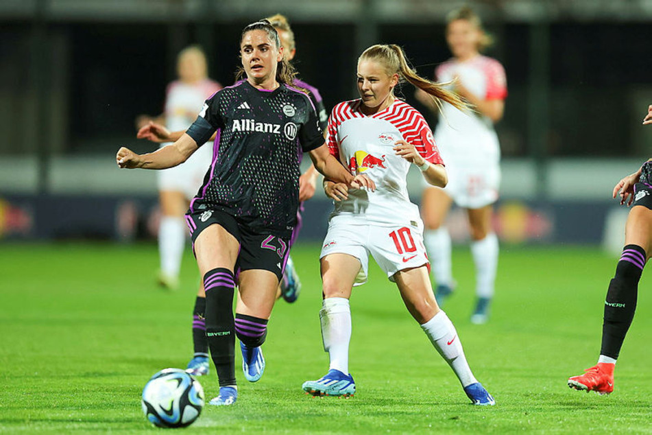 RB Leipzigs Torjägerin Vanessa Fudalla (r.) blieb gegen den FC Bayern glücklos.