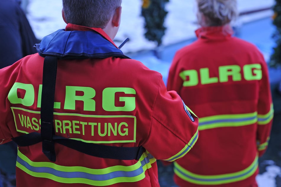 Die Deutsche Lebens-Rettungs-Gesellschaft (DLRG) sorgt an den Stränden für Sicherheit. (Symbolbild)