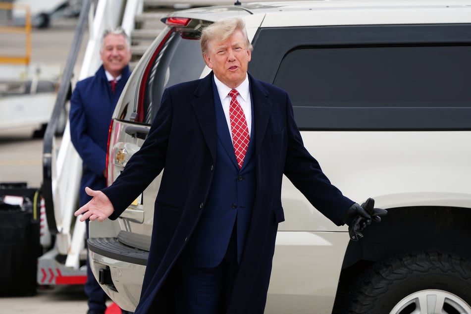 In den Bemühungen um eine Waffenruhe im Ukraine-Krieg erhöht US-Präsident Donald Trump mit Zolldrohungen den Druck auf Putin.