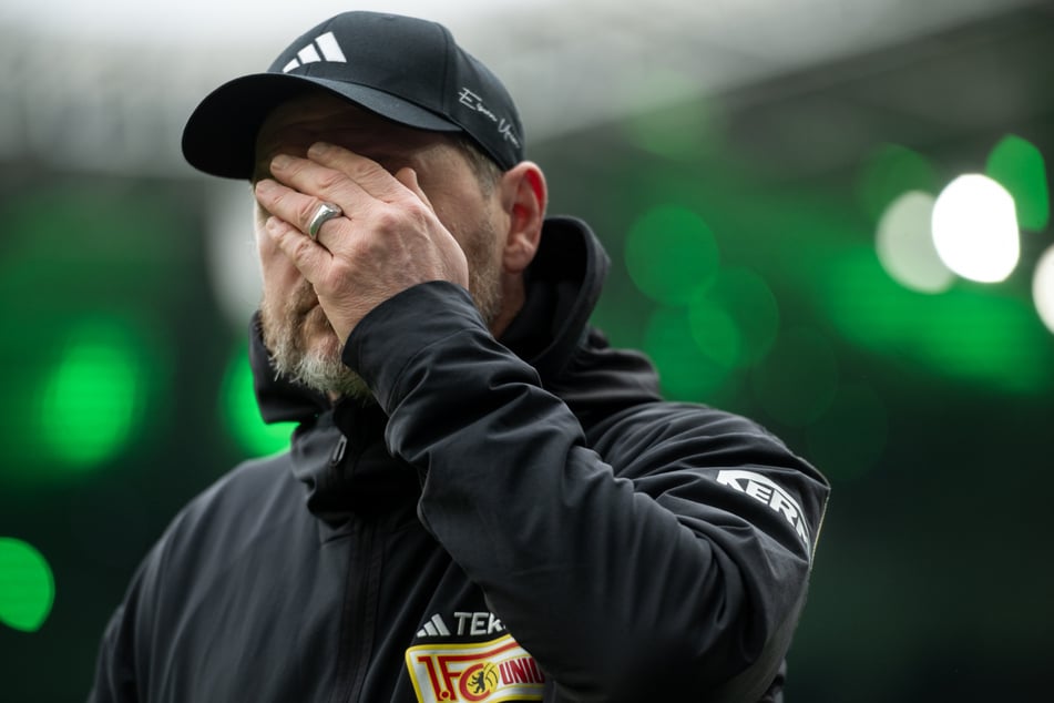 Steffen Baumgart mag gar nicht richtig hinsehen.