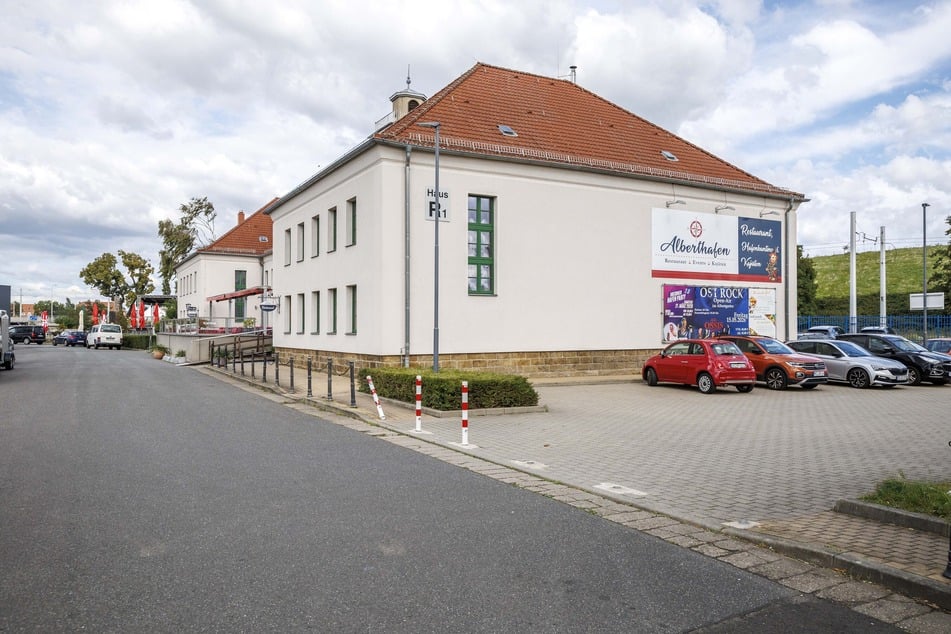 Im "Alberthafen" findet die Dinnershow mit Elke Winter statt - Tobias alias Betty D. Fort wird den Abend anmoderieren.