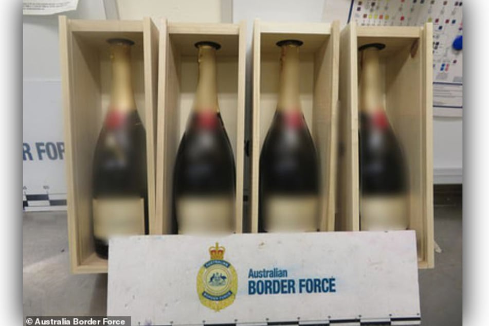 2019 zog der Zoll mit Ecstasy versetzte Champagner-Flaschen aus dem Verkehr.