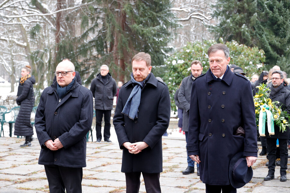 Neben dem Chemnitzer Oberbürgermeister (l.) nahmen auch Ministerpräsident Michael Kretschmer (47, CDU, M.) und Landtagspräsident Matthias Rößler (68, CDU) an der Gedenkveranstaltung teil.