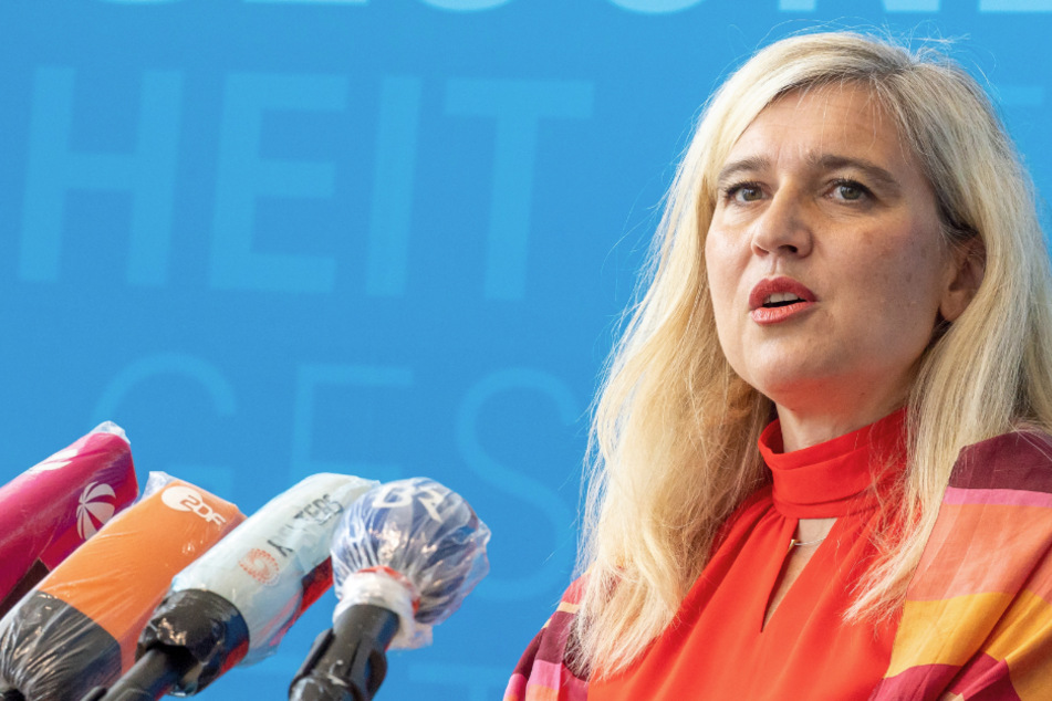 Melanie Huml (CSU) hätte angesichts der Panne um Corona-Tests nach Ansicht von Ursula Münch ihren Posten abgeben müssen.