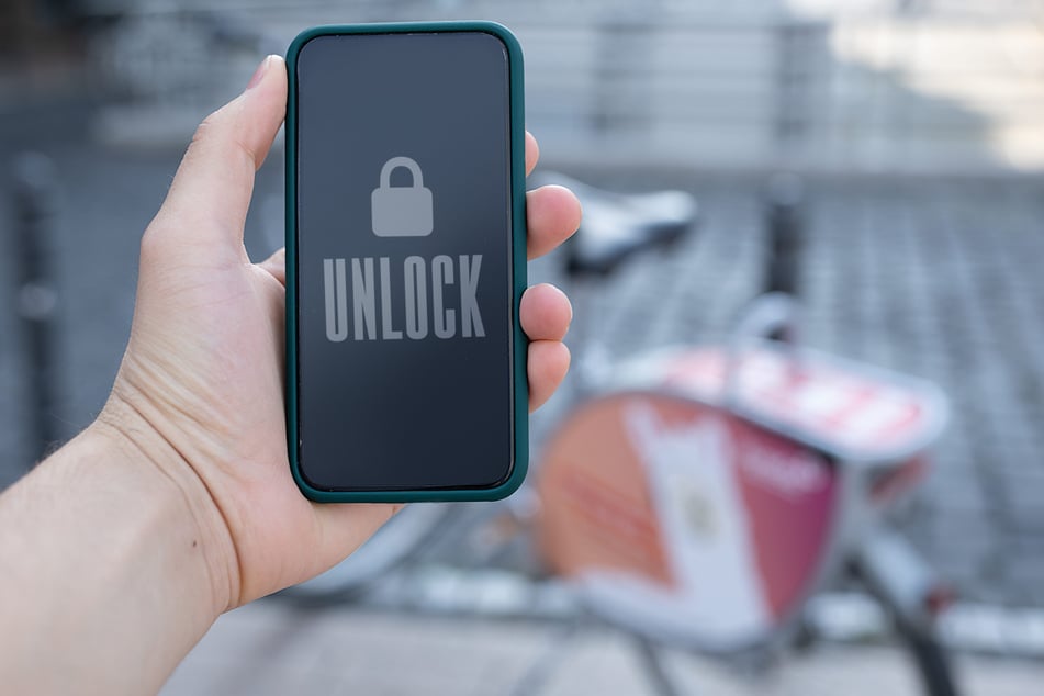 Durch die erfolglosen Versuche hatte sich ihr Handy vorübergehend gesperrt. (Symbolbild)