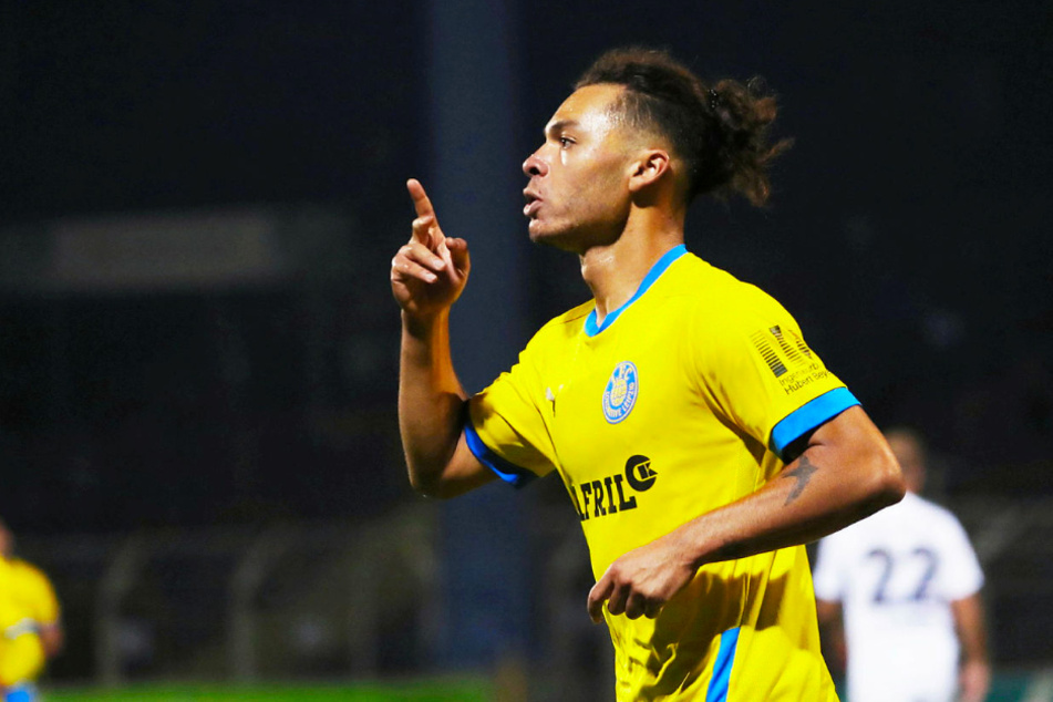 Theo Ogbidi erzielte sein erstes Saisontor und erhöhte auf 3:0.