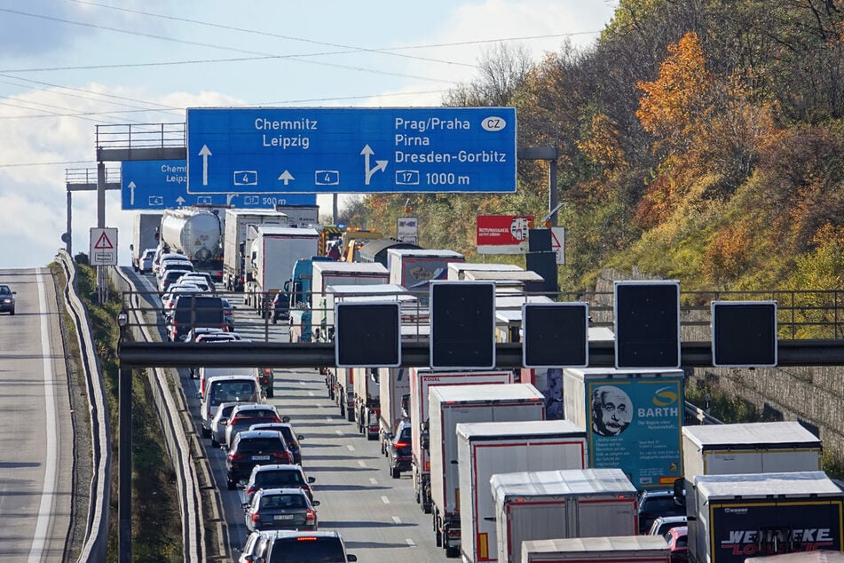 Am Montagmittag kam es auf der A4 bei Dresden in Richtung Chemnitz mehrmalig zu großem Stau.