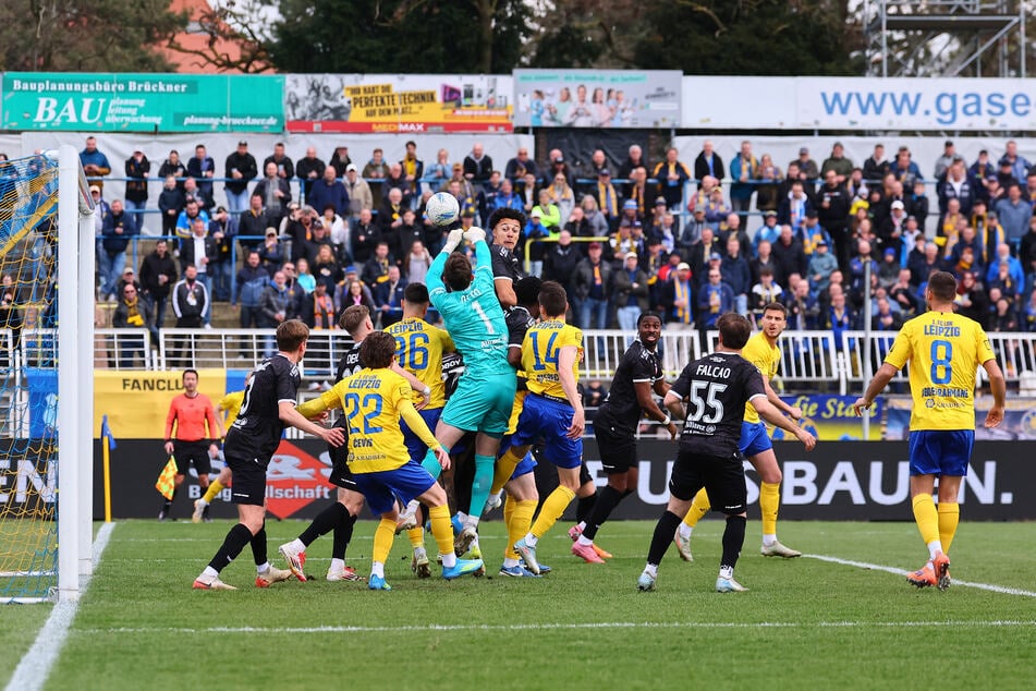 Blau-Gelb brauchte lange, um in Fahrt zu kommen und gefährlich vor dem Erfurter Tor zu werden.