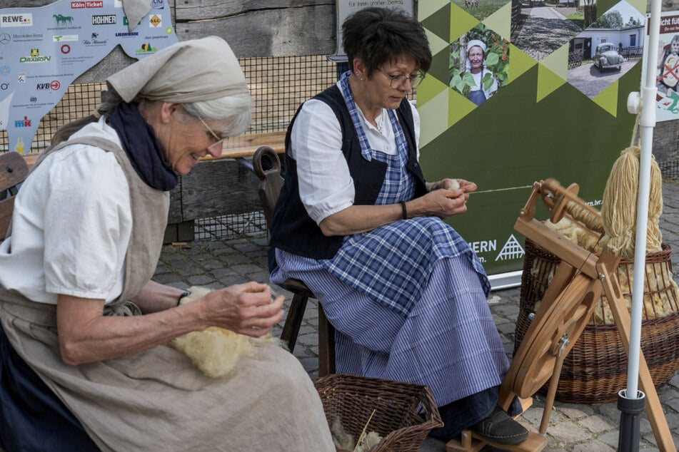 Ein seltenes und beinahe vergessenes Handwerk: Das Spinnen.