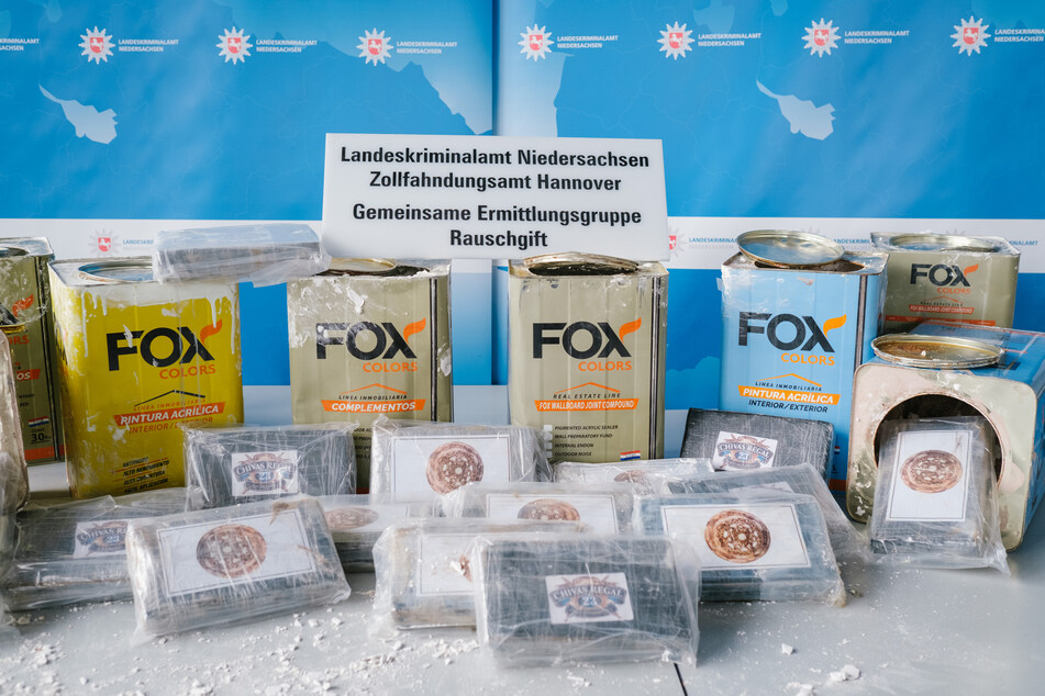 16 Tonnen Kokain wurden in fünf Containern aus Paraguay unter Blechdosen mit Spachtelmasse sichergestellt.
