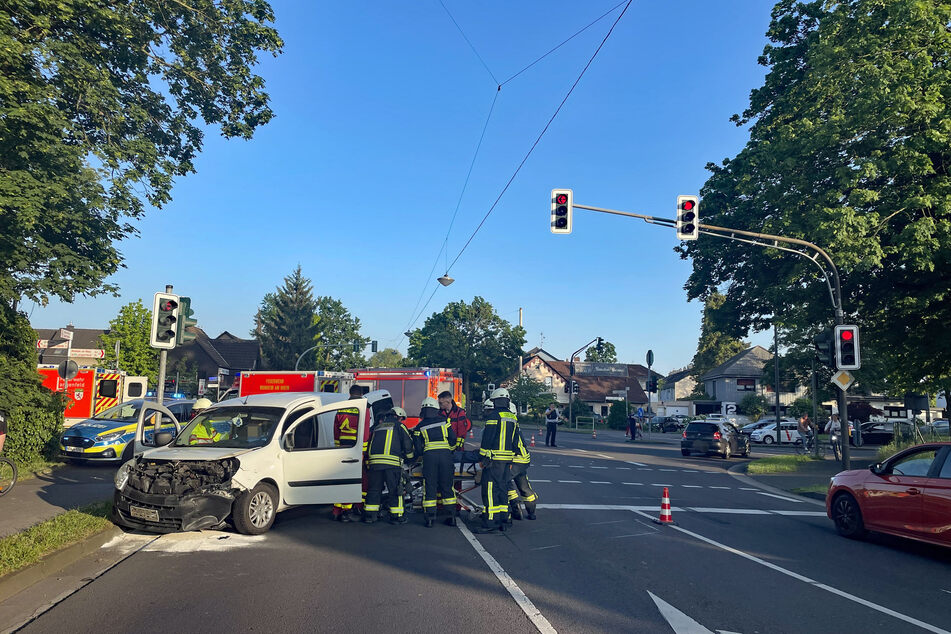 Bei einem schweren Unfall in Langenfeld wurde ein 56-jähriger Mann schwer verletzt.
