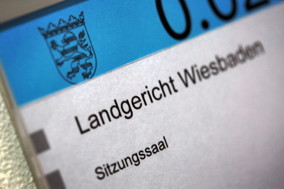 Am Donnerstag steht in Wiesbaden Hanno Berger, der Architekt der Cum-Ex-Geschäfte vor Gericht (Symbolfoto).
