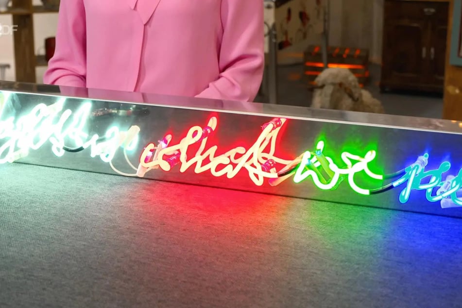 Das Lichtobjekt stammt aus dem Jahr 2011.
