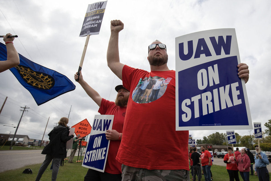 GM workers greenlight new labor contract, sealing huge win for UAW